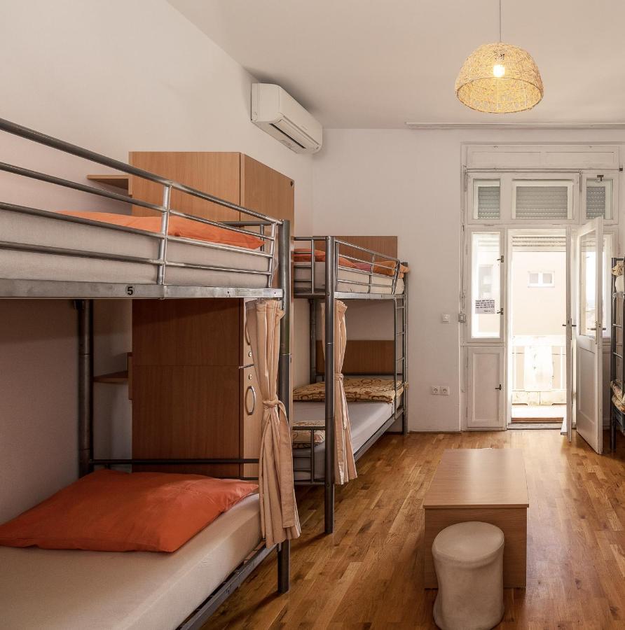 Single Bed in Mixed Dormitory Room